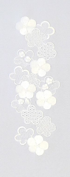 大梅小梅 No.98011 刺繍半衿 / 正絹・塩瀬 / 袷用 / 白地×白 / 半襟