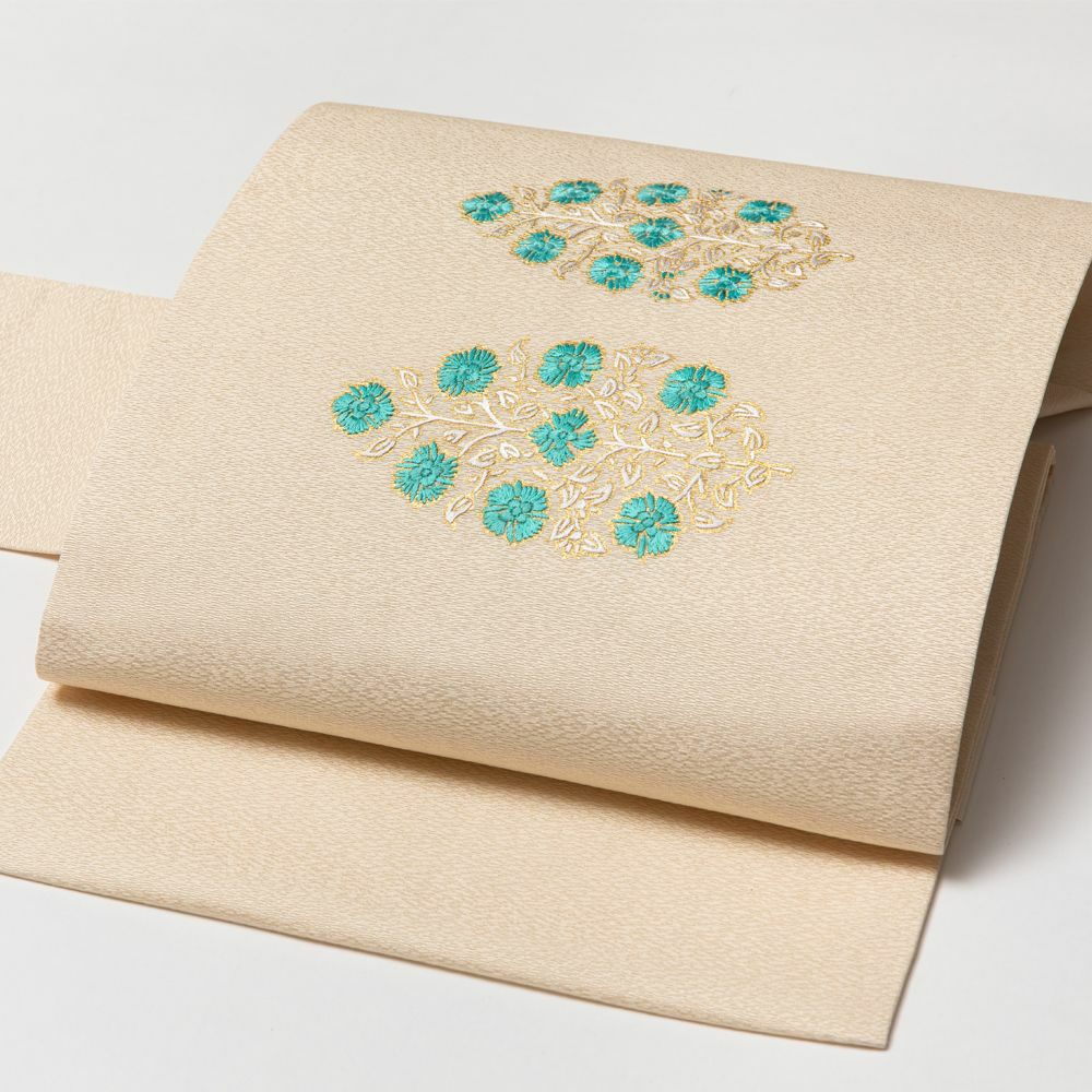 仕立て上がり名古屋帯 リーフにかたどった草花をデザインした手刺繍の