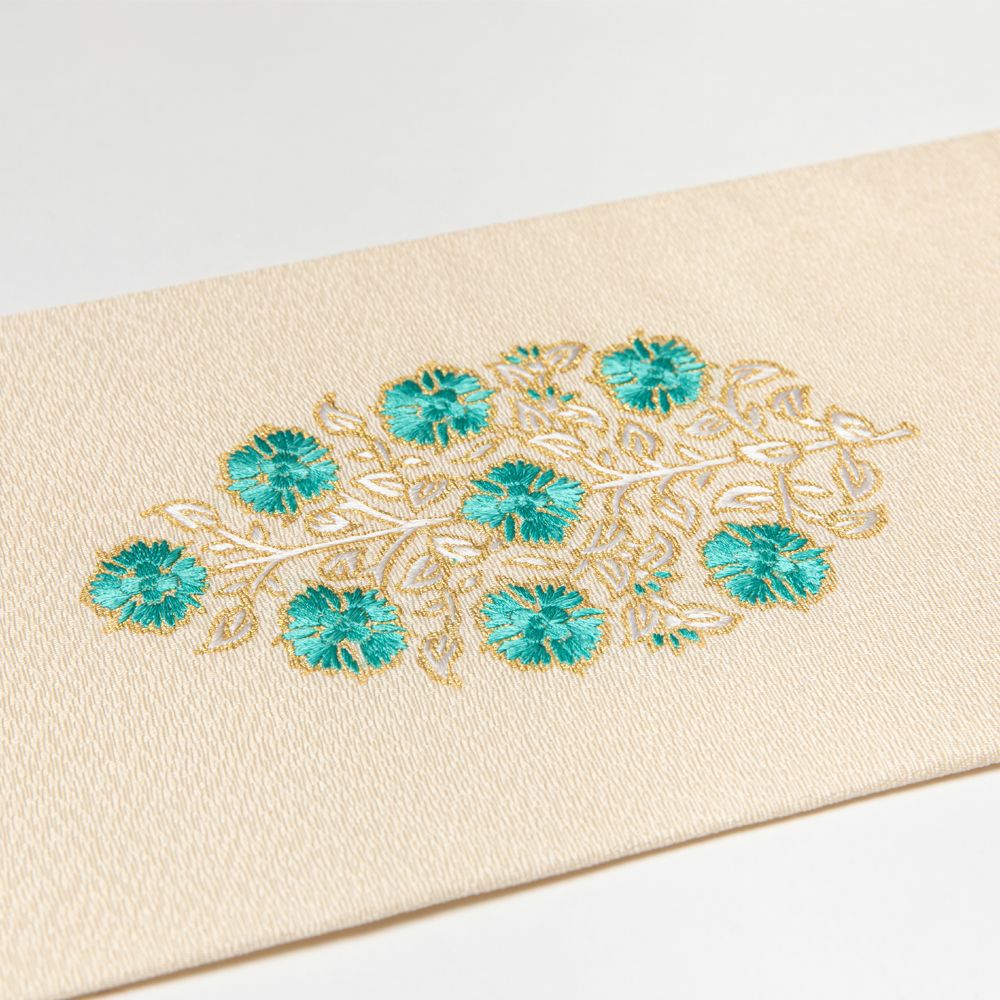 仕立て上がり名古屋帯 リーフにかたどった草花をデザインした手刺繍の