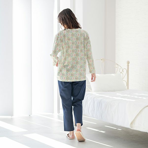 【新品】リバティ LIBERTY fabric　中綿入り秋冬物パジャマ（M) LIBERTY】リバティ 天竺プリント レディース パジャマ 綿100